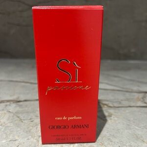 Giorgio Armani Si Passione Red and Black Perfume